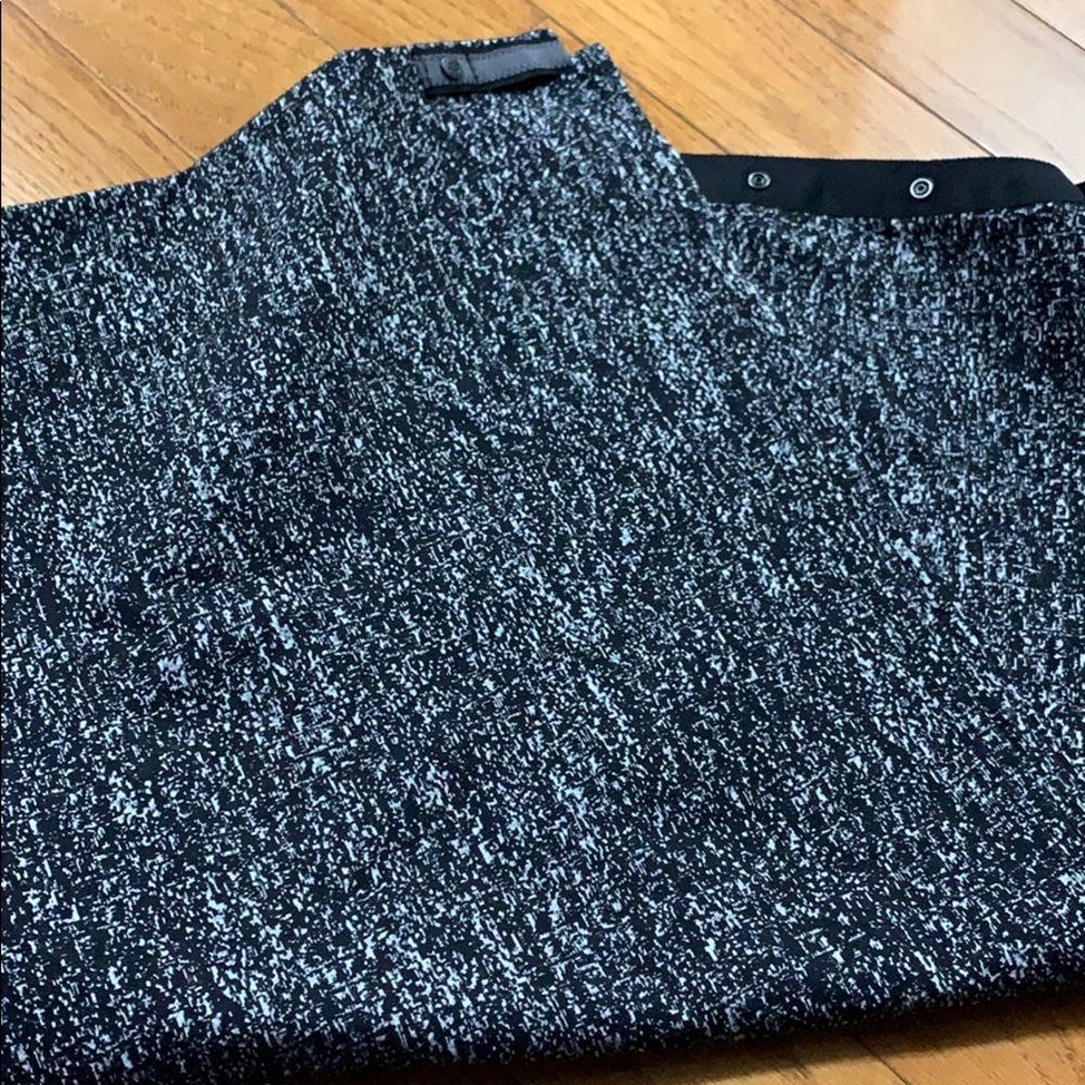 Lululemon Convertible Scarf with snaps